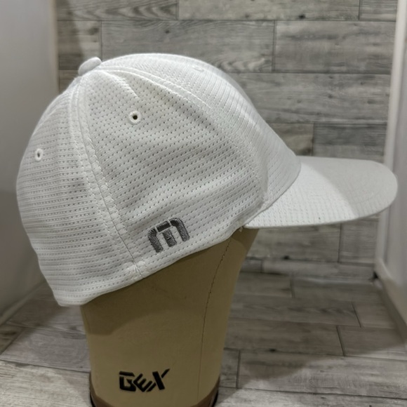 Travis Mathew white fitted golf baseball cap hat size small/ medium - Picture 4 of 6